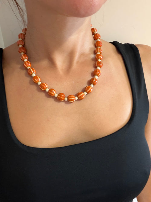 Collar abril naranja